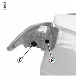 Tournez le porte-lampe 8/9 d'un quart