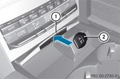 Prise dans la console centrale avant