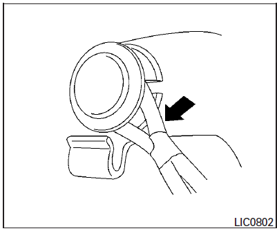 Pour installer un filet d'arrimage, attachez-en les